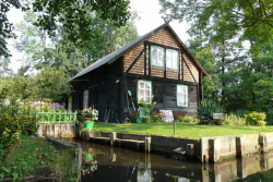 Deutschland-Spreewald-Haus-am-Kanal