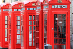 Die typischen roten Telefonzellen von England