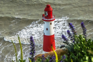 Ein Leuchtturm an Englands Küste
